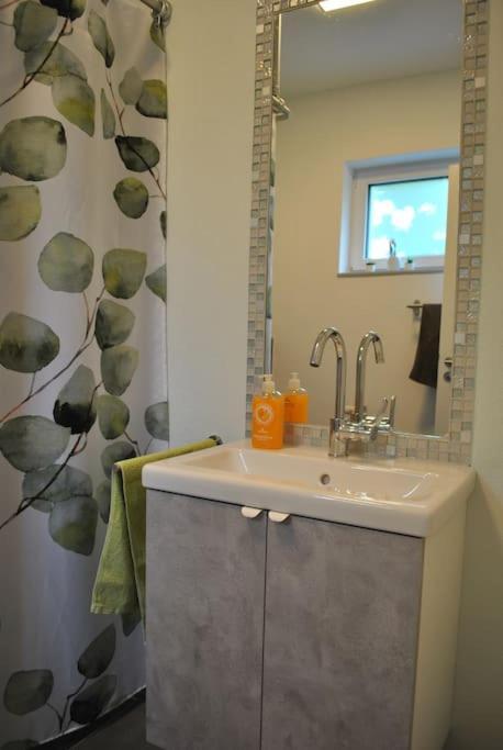 Modernes Doppelzimmer Friedewald Rhoenblick Экстерьер фото
